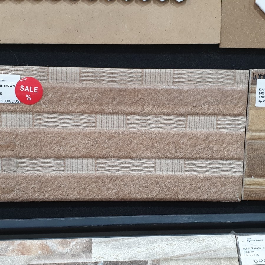 KIA Sandstone Brown 20x40